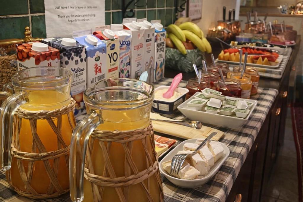 Breakfast table at Tre Små Rum